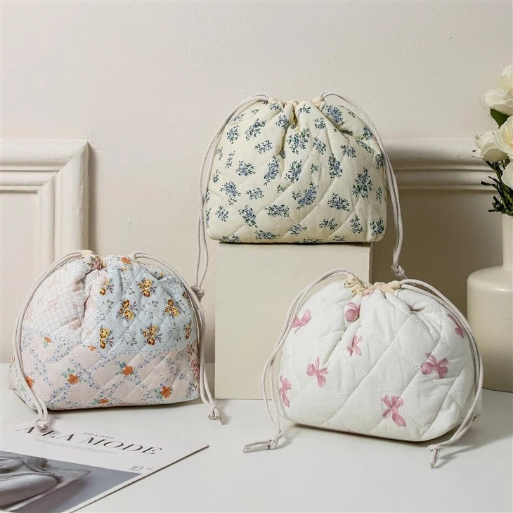 Cotton Fabric Quilted Makeup Bag high quality
